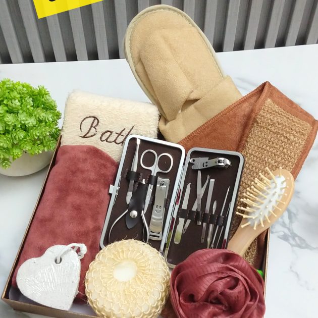 علبة هدية للاستحمام والعناية الشخصية + مجموعة أدوات العناية بالأظافر (مانيكير/باديكير)